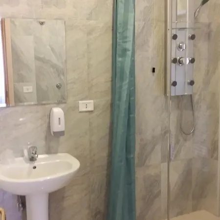 Hotel Torvaianica فندق 2*