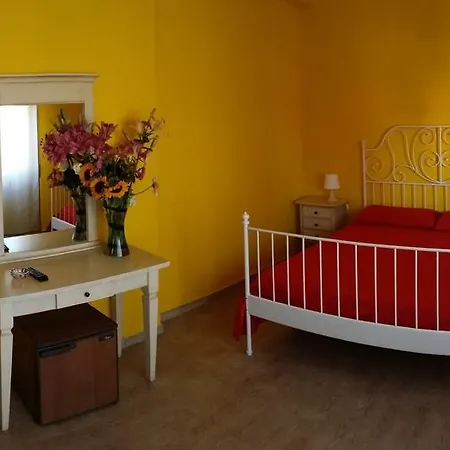 Hotel Torvaianica فندق
