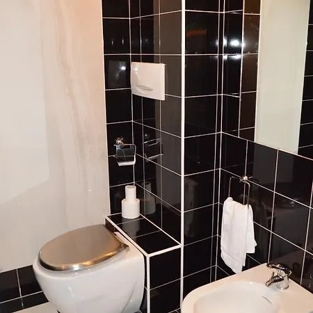 Hotel Torvaianica فندق 2*